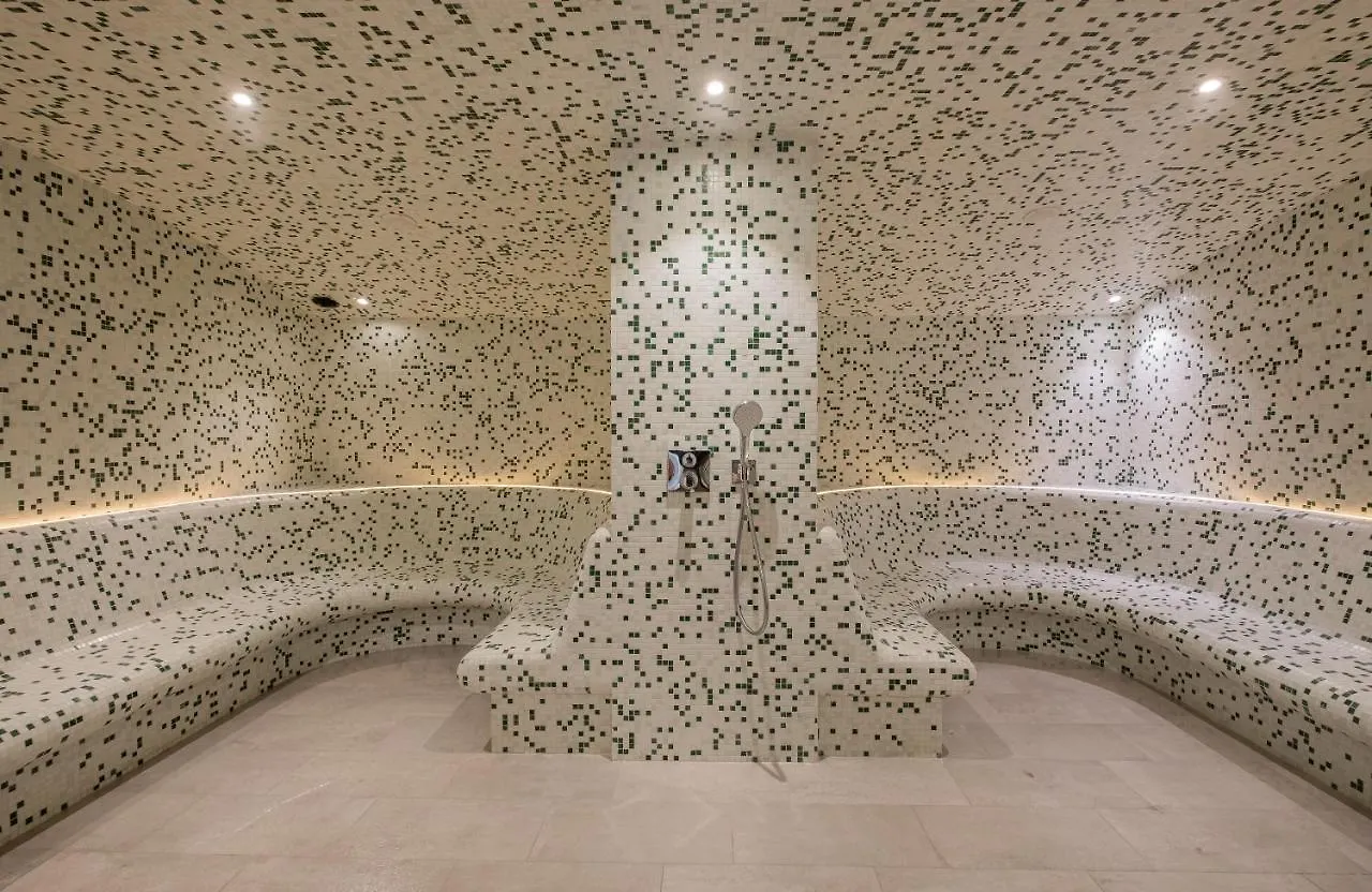 Golden Tulip Lyon Ouest Techlid Hotel & Spa Limonest