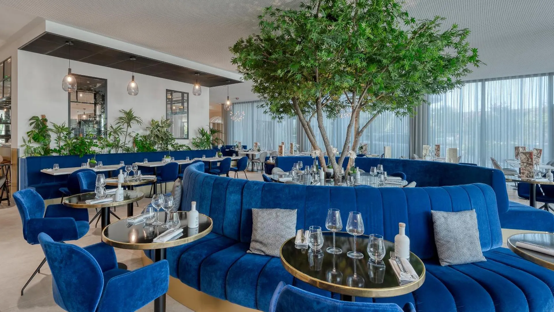 Golden Tulip Lyon Ouest Techlid Hotel & Spa Limonest 4*,