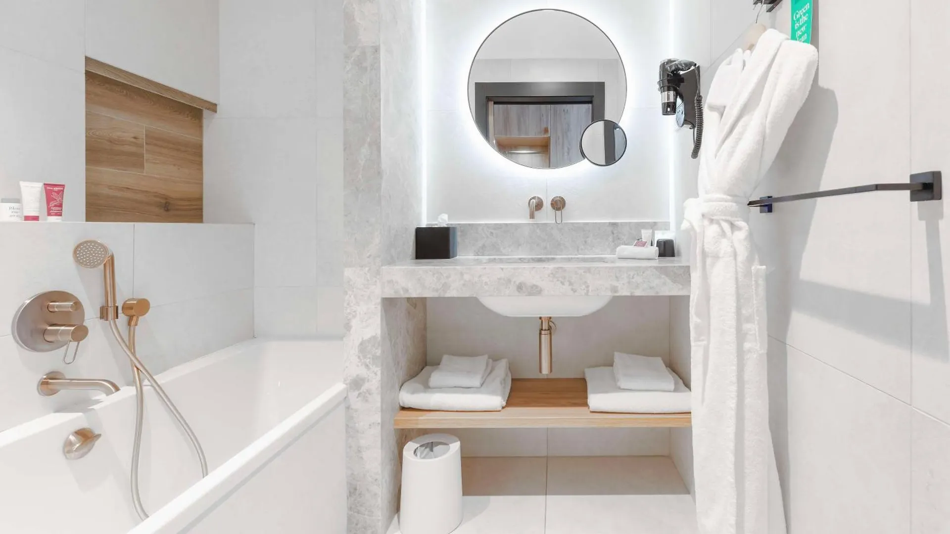 Golden Tulip Lyon Ouest Techlid Hotel & Spa Limonest Francia
